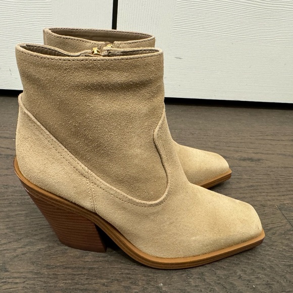 Vince Camuto Amtinda Booties - Picture 4 of 6